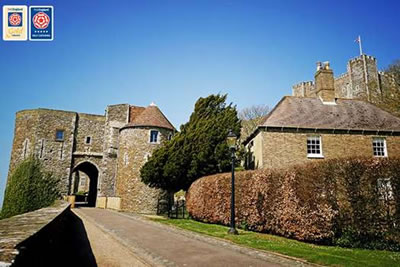 mirror-english-heritage-holiday-cottage-